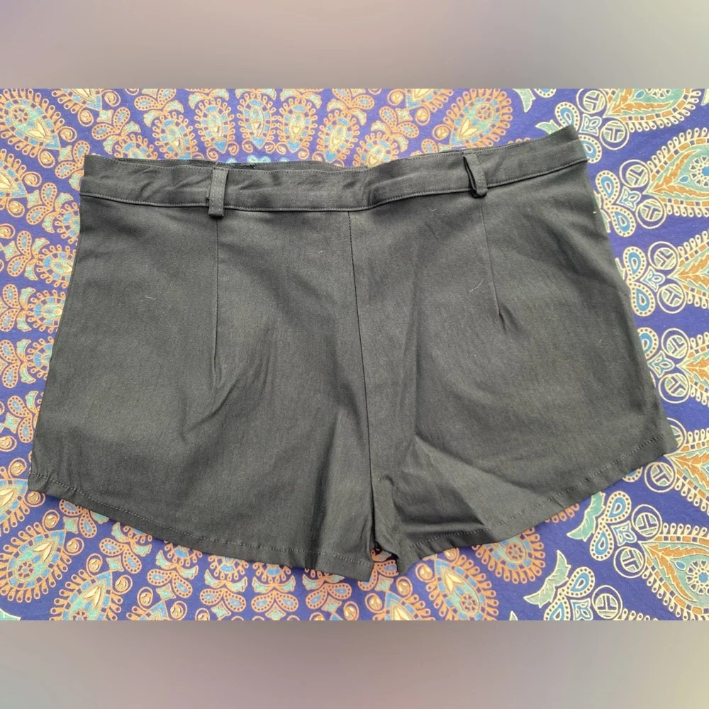 Nasty Gal Black Shorts - L